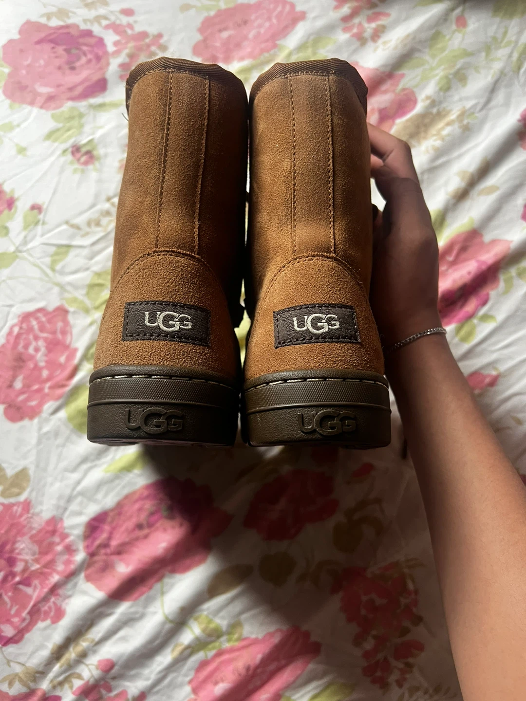 UGG women’s Mukluk Brand New - photo 3