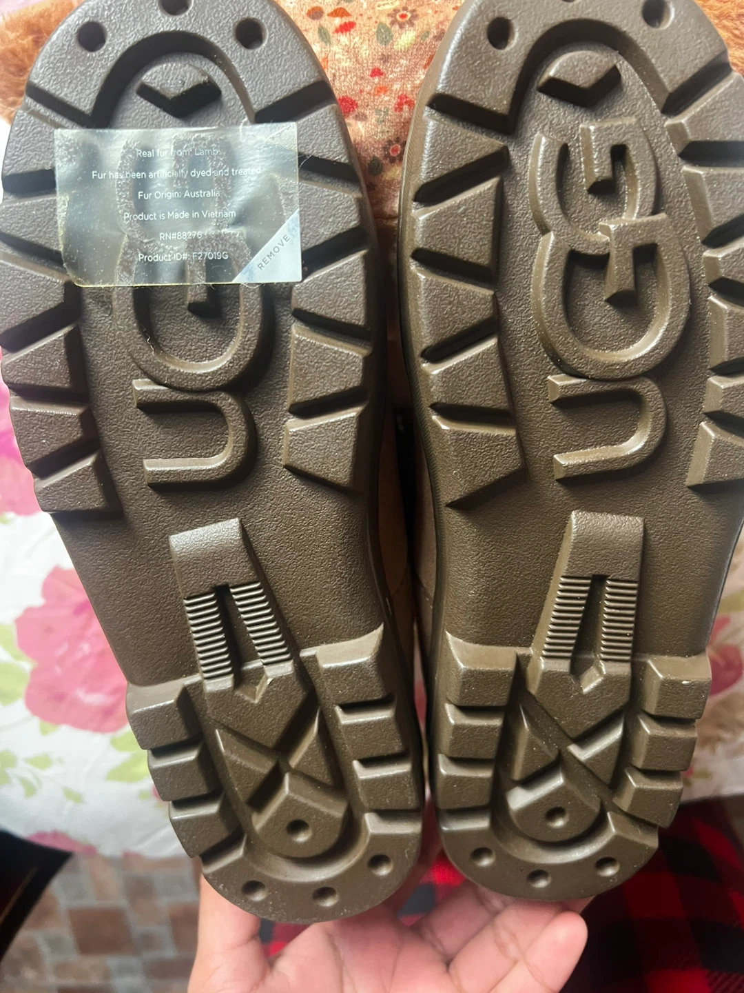 UGG women’s Mukluk Brand New - photo 4