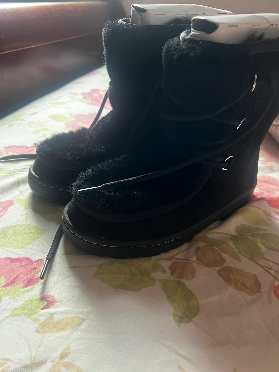 UGG Women's Mukluk Revival boots in black Brand new - photo 2