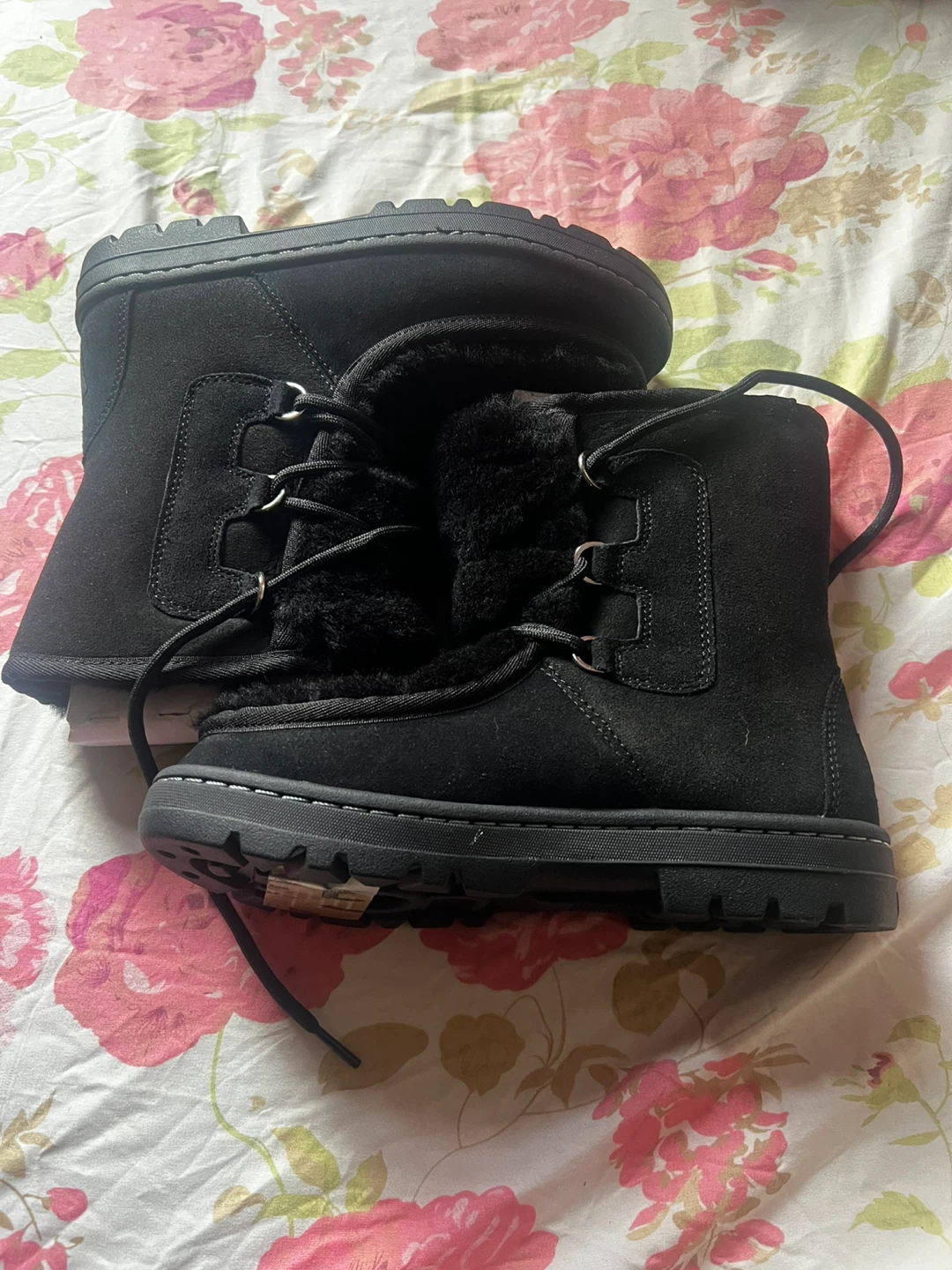 UGG Women's Mukluk Revival boots in black Brand new