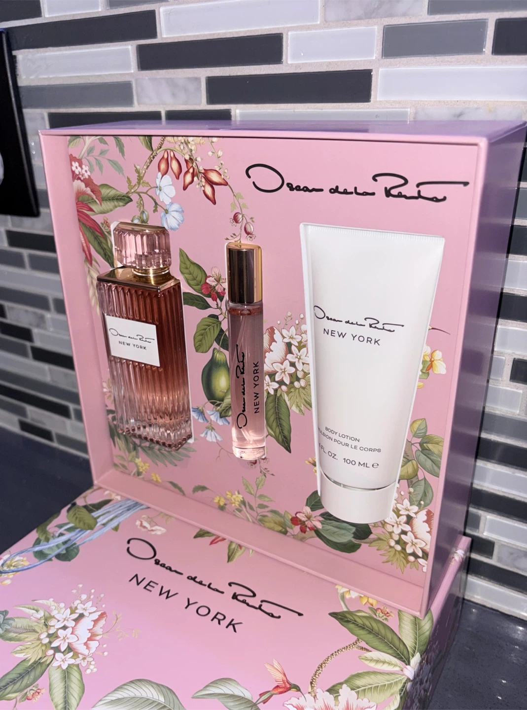 Oscar de la Renta New York Eau de Parfum & Body Lotion Gift Set