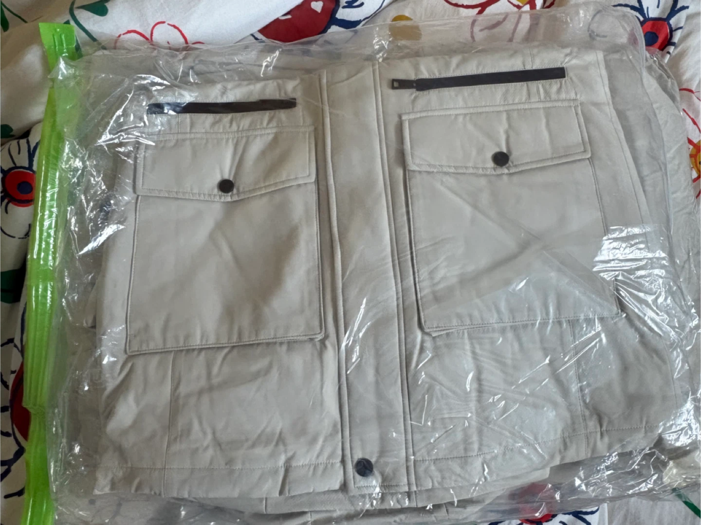 White Hooded Winter down Jacket- new - photo 4