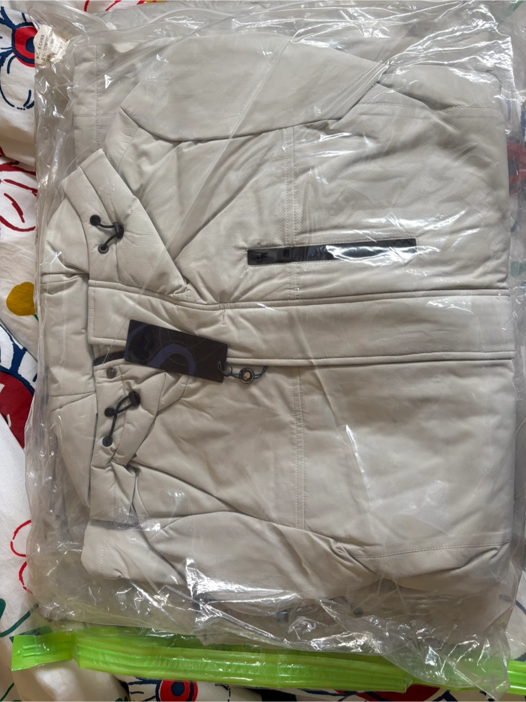 White Hooded Winter down Jacket- new - photo 3