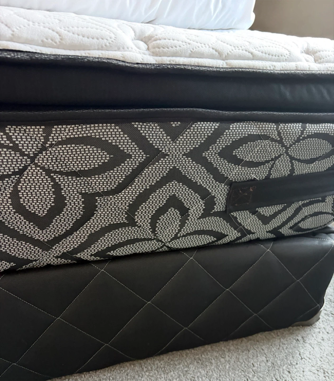 Mattress with quilted pattern and head board - photo 4