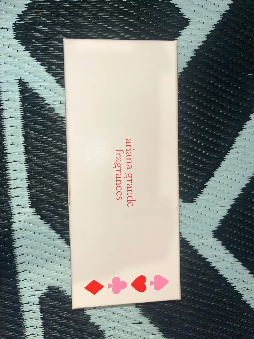 Ariana Grande Fragrances Poker Set