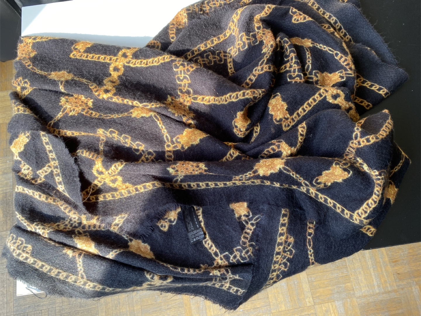 Scarf with Gold Chain Print - photo 3