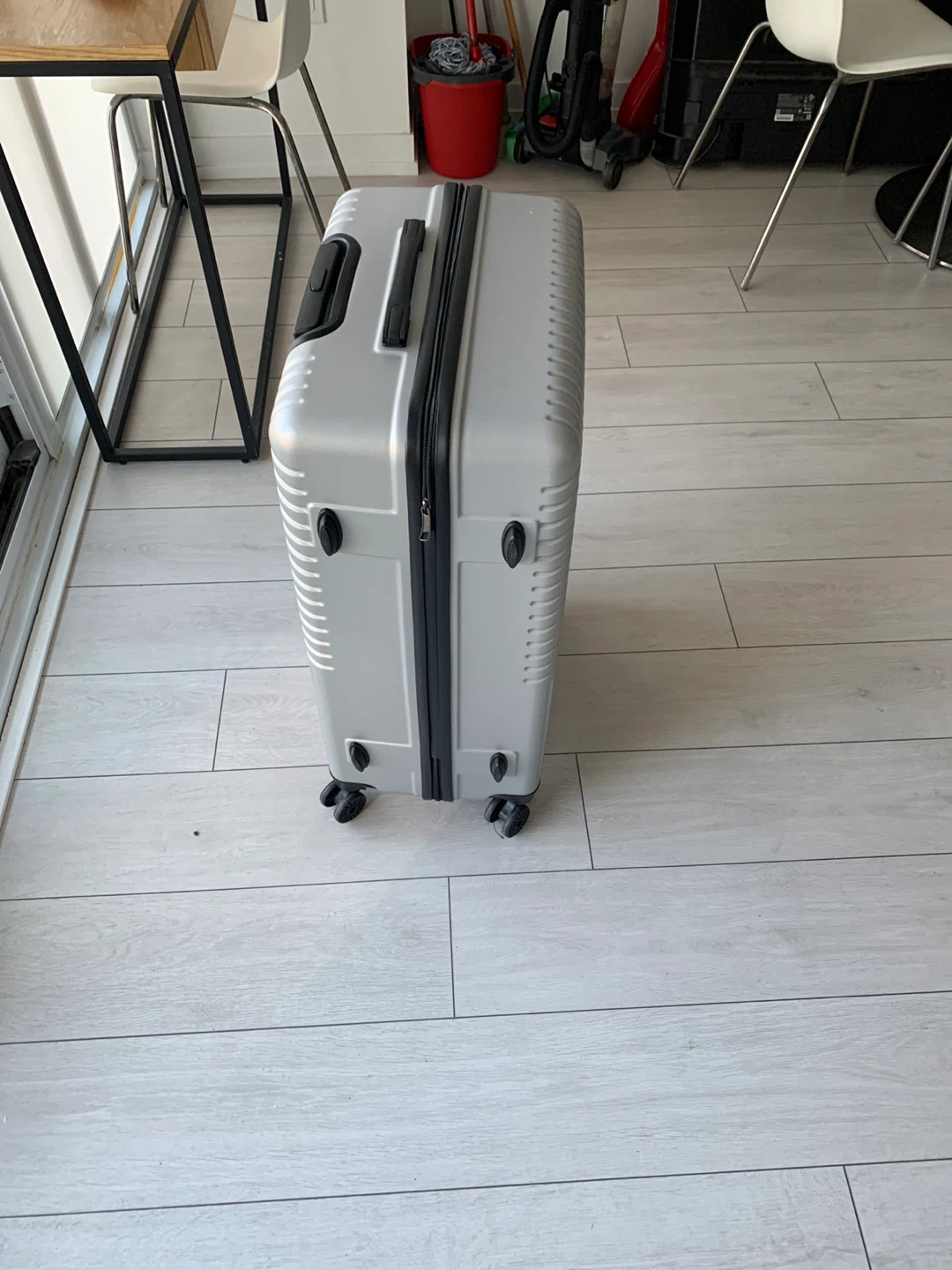 Large Silver Hardside Spinner Luggage - photo 2
