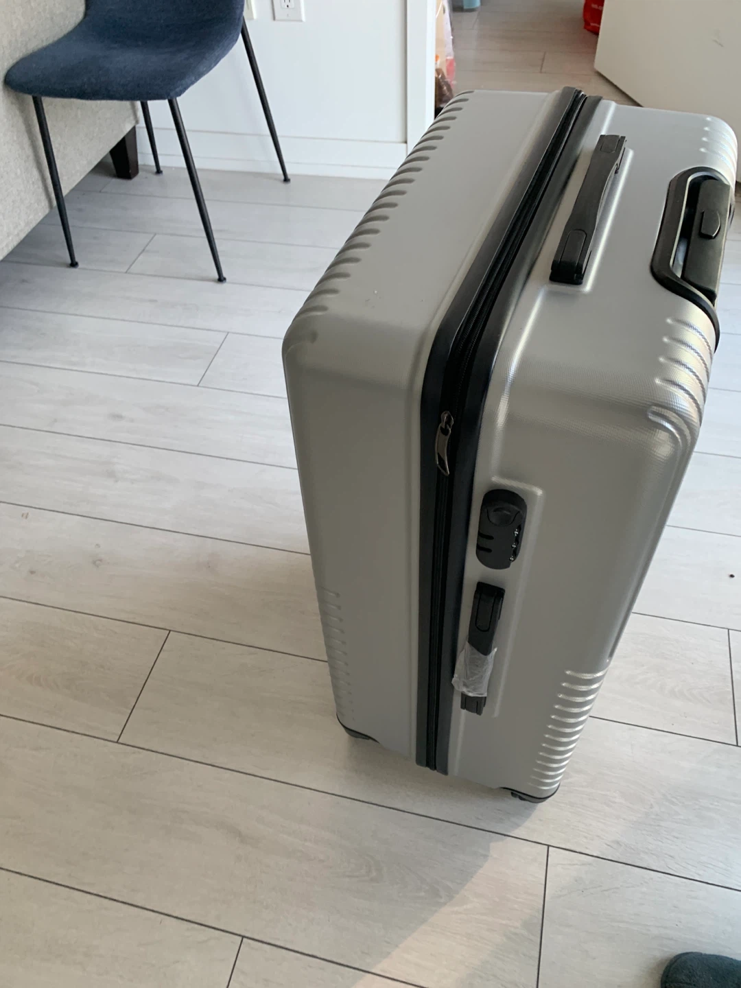 Large Silver Hardside Spinner Luggage - photo 3