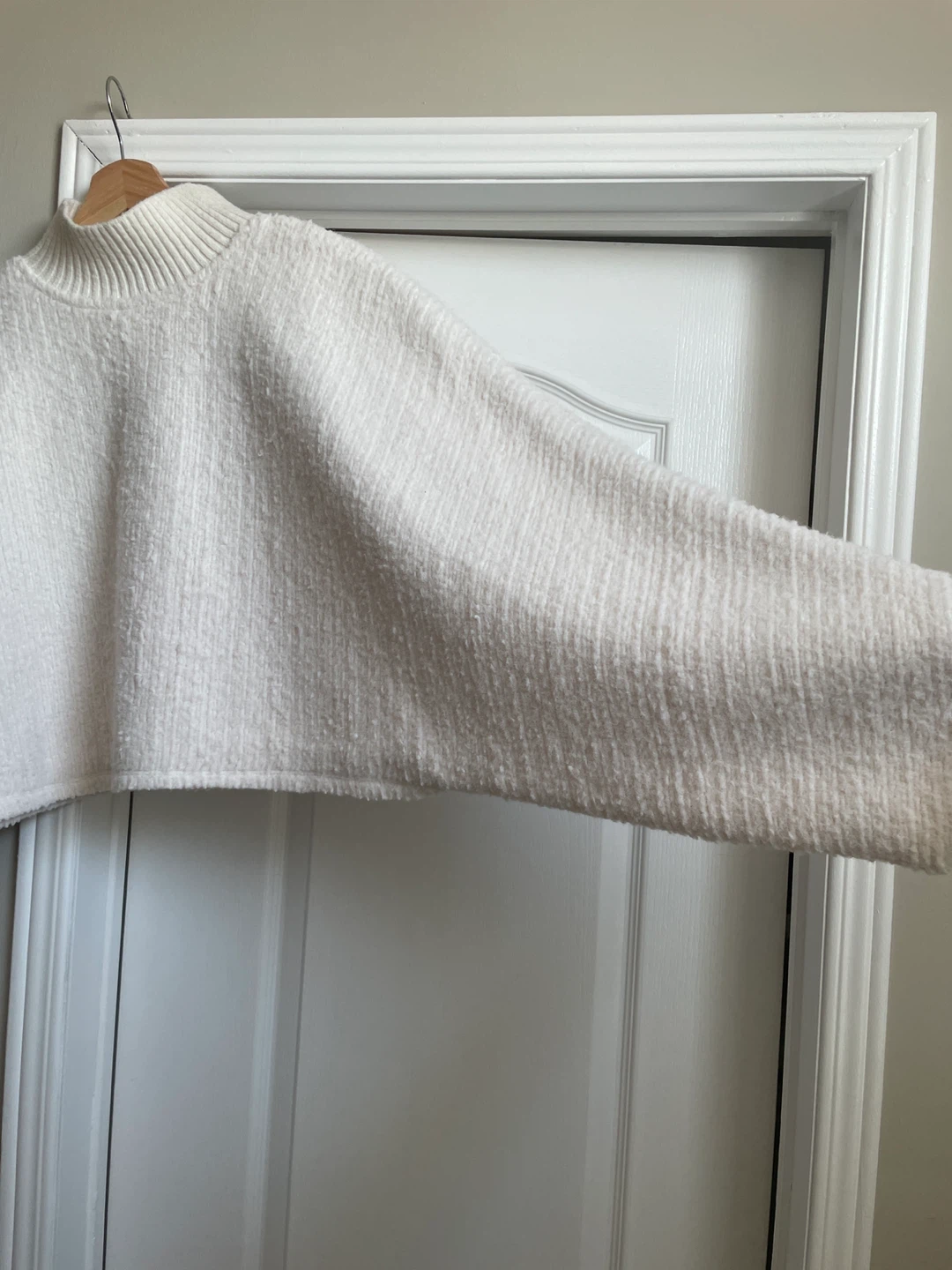 Zara Cream Cropped Mock Neck Wingbat Sweater M/L - photo 2