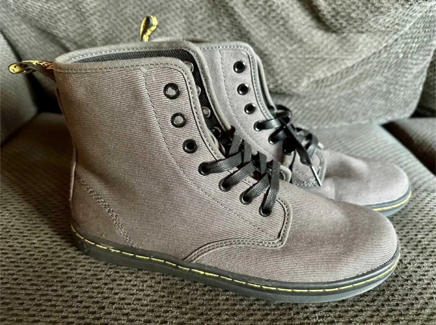BN SIZE 8 Dr. Martens Shoreditch Boots