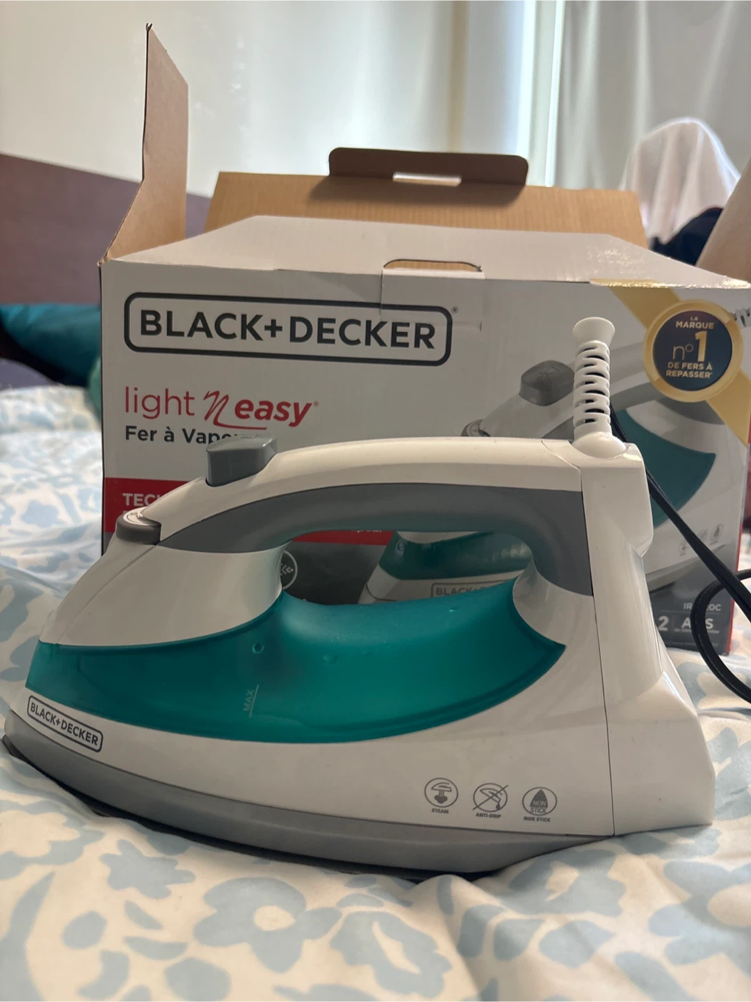 Black+Decker Light 'n Easy Steam Iron