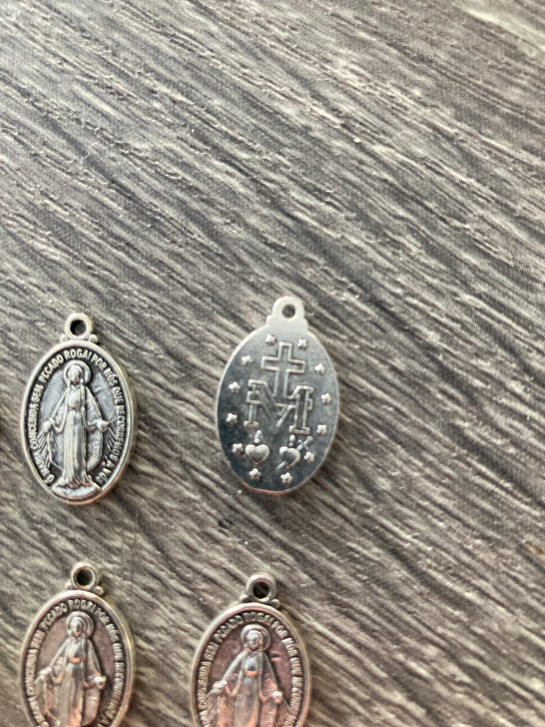 Lot of 9 Miraculous Medals Charms - photo 2