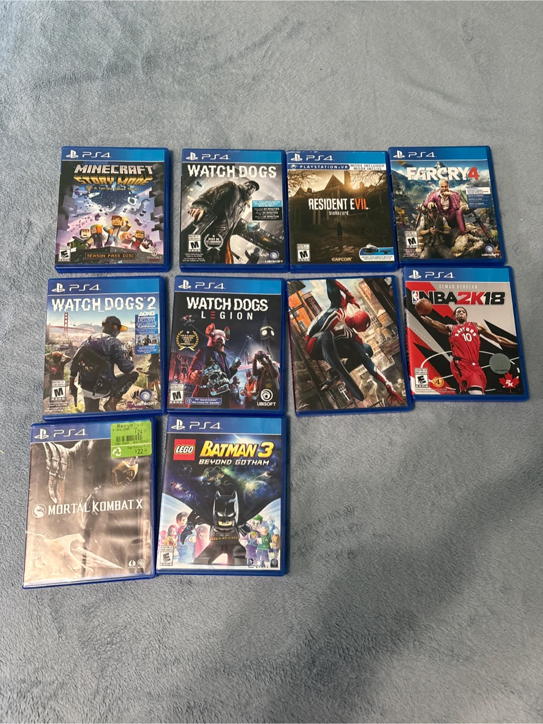 PS4, games and controllers - photo 2