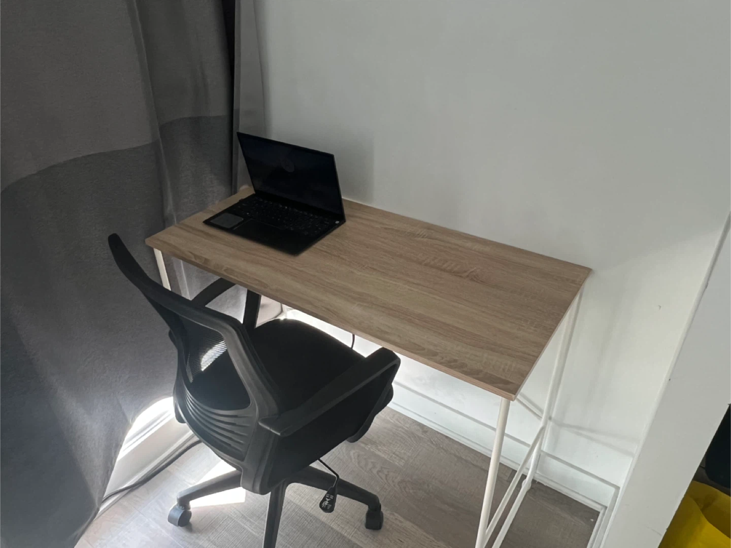 Wooden desk - photo 2