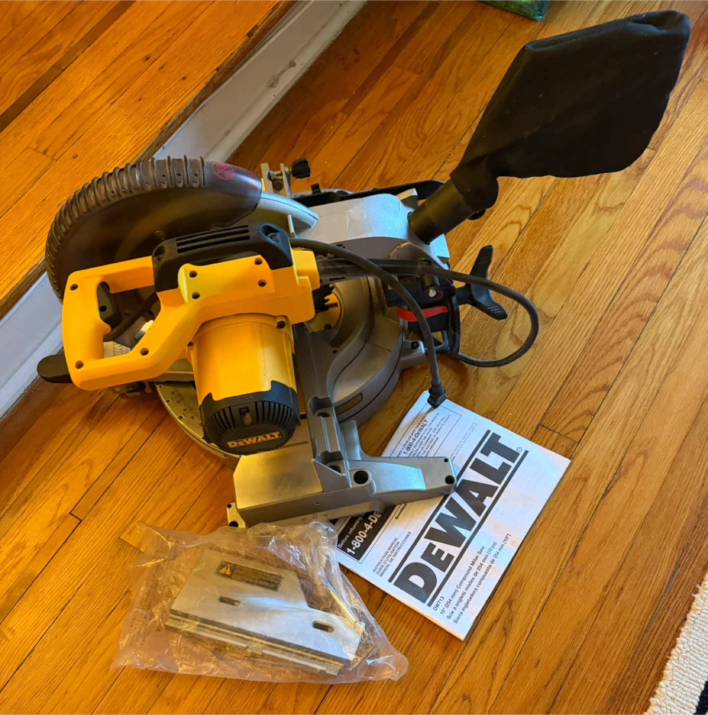 DEWALT DW713 10" Compound Miter Saw