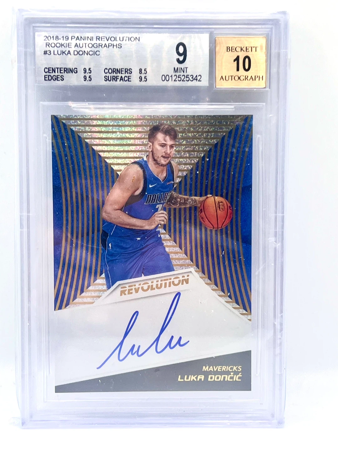 2018-19 Panini Revolution Luka Doncic Rookie Autograph Card #3