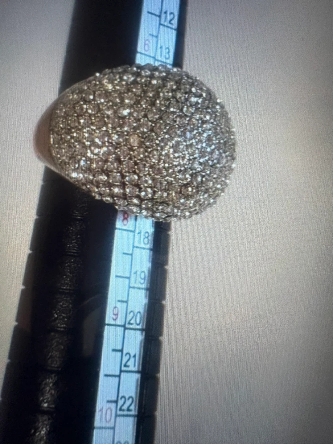 Bague style boule sertie de brillants