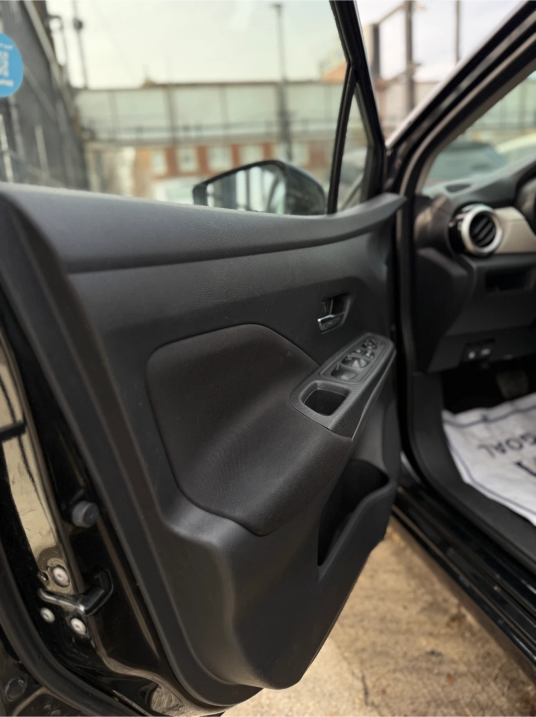 2021 Nissan Versa Sedan - photo 4