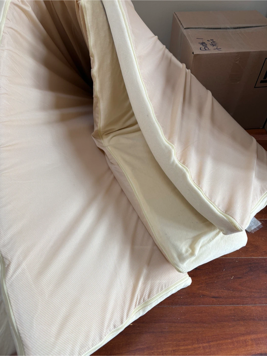Queen size. Cream coloured foam mattress topper - photo 2