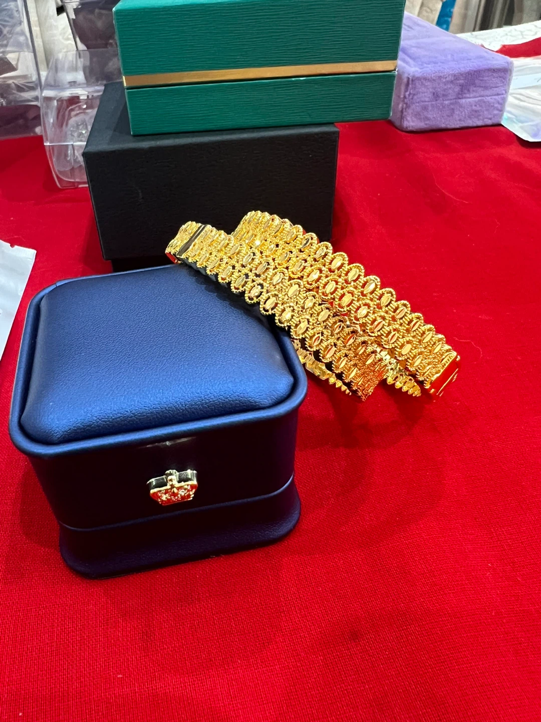 Gold plated Bracelet with Blue Jewelry Box