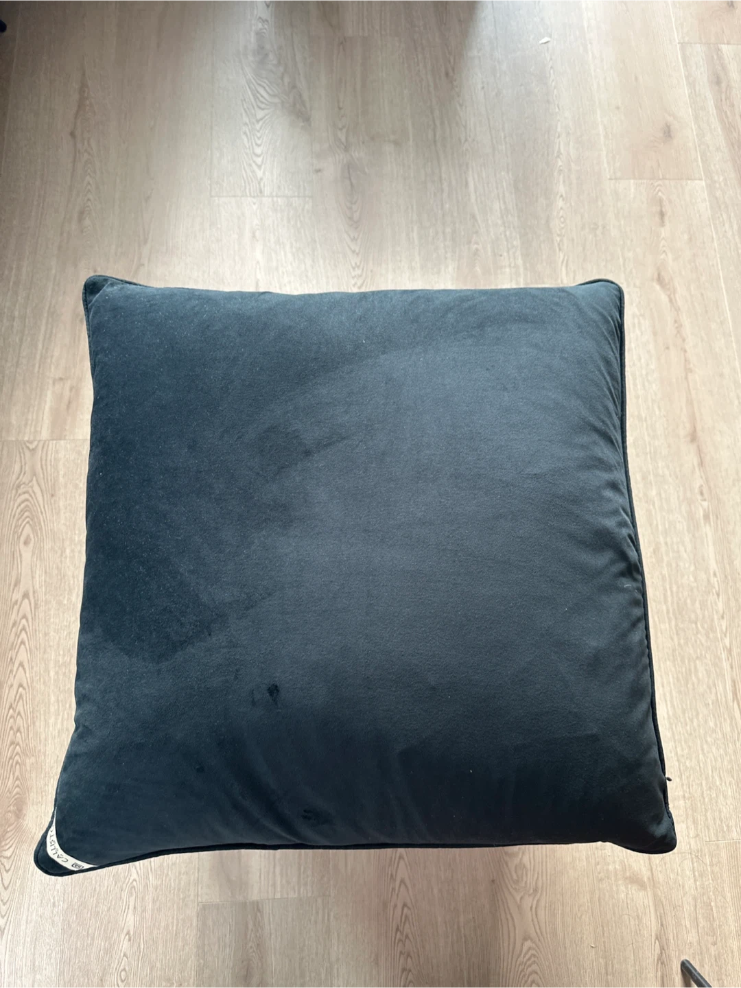 2 Black Velvet Throw Pillows - photo 2