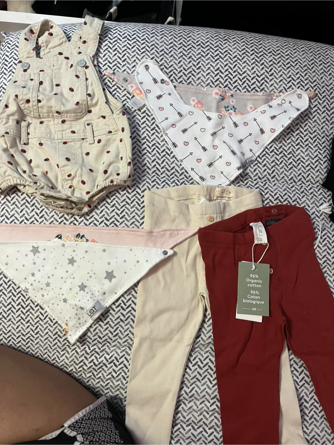 Baby clothing for free!! Need gone by today - photo 2