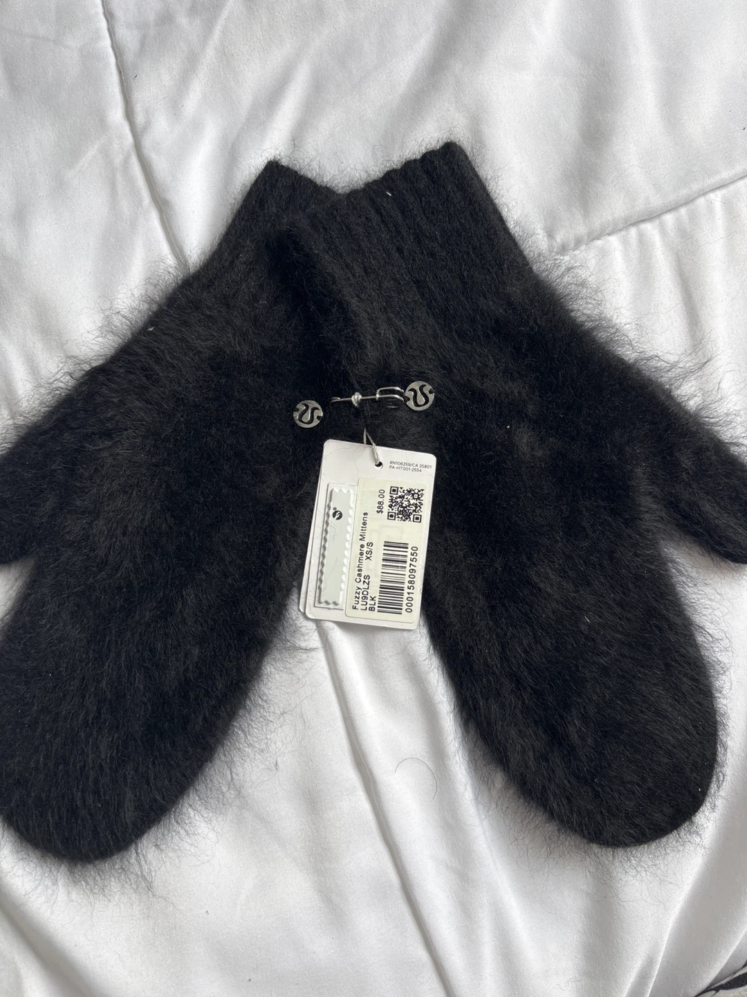 Lululemon Fuzzy Cashmere Mittens Black S/S