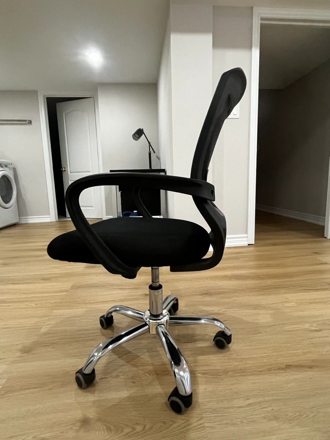 Black Mesh Office Chair with Wheels - photo 2