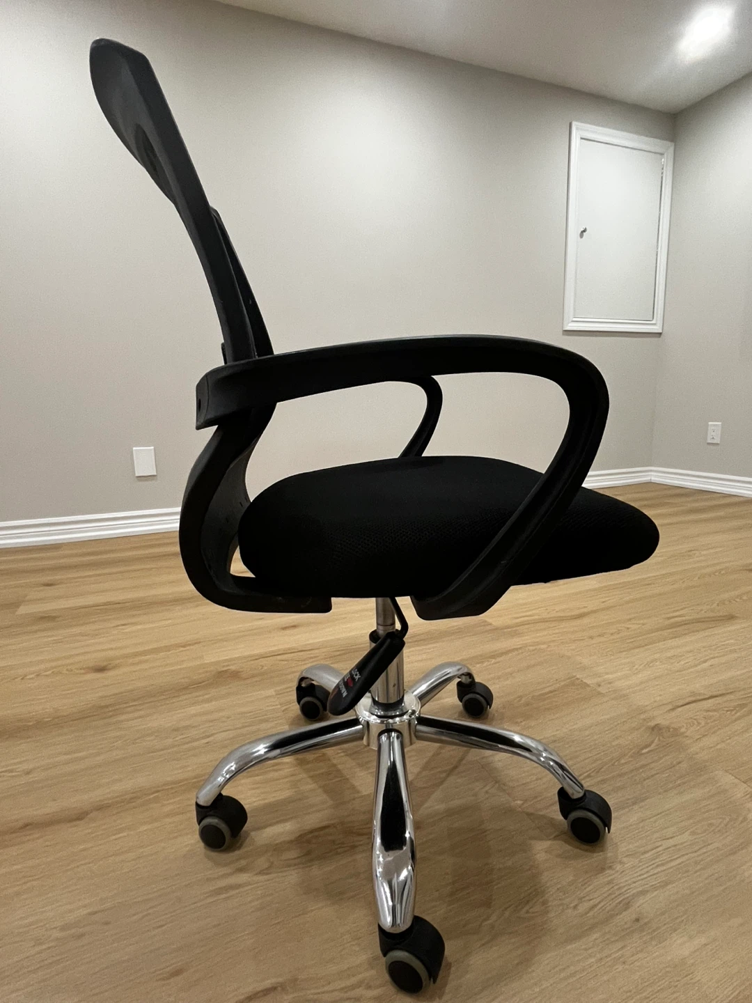 Black Mesh Office Chair with Wheels - photo 3