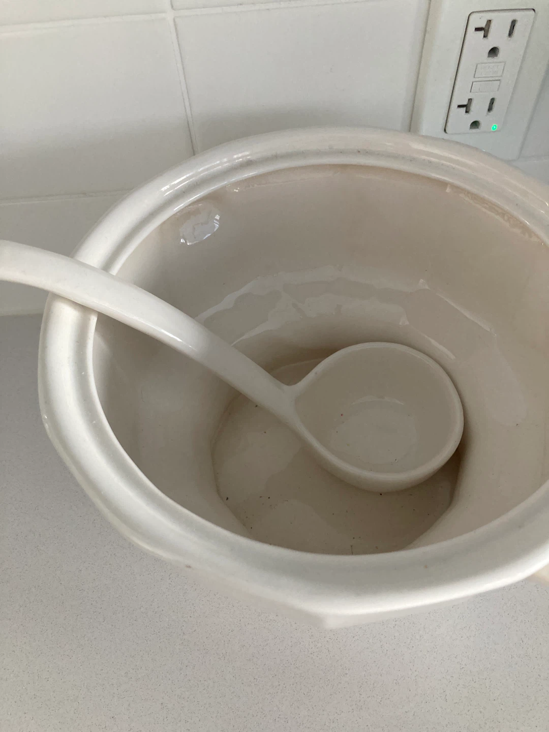 White Ceramic Soup Tureen with Ladle - photo 2