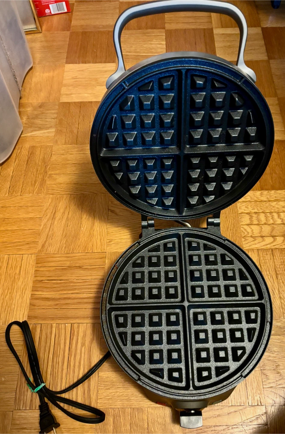 Cuisinart 4-Slice Belgian Waffle Maker - photo 2