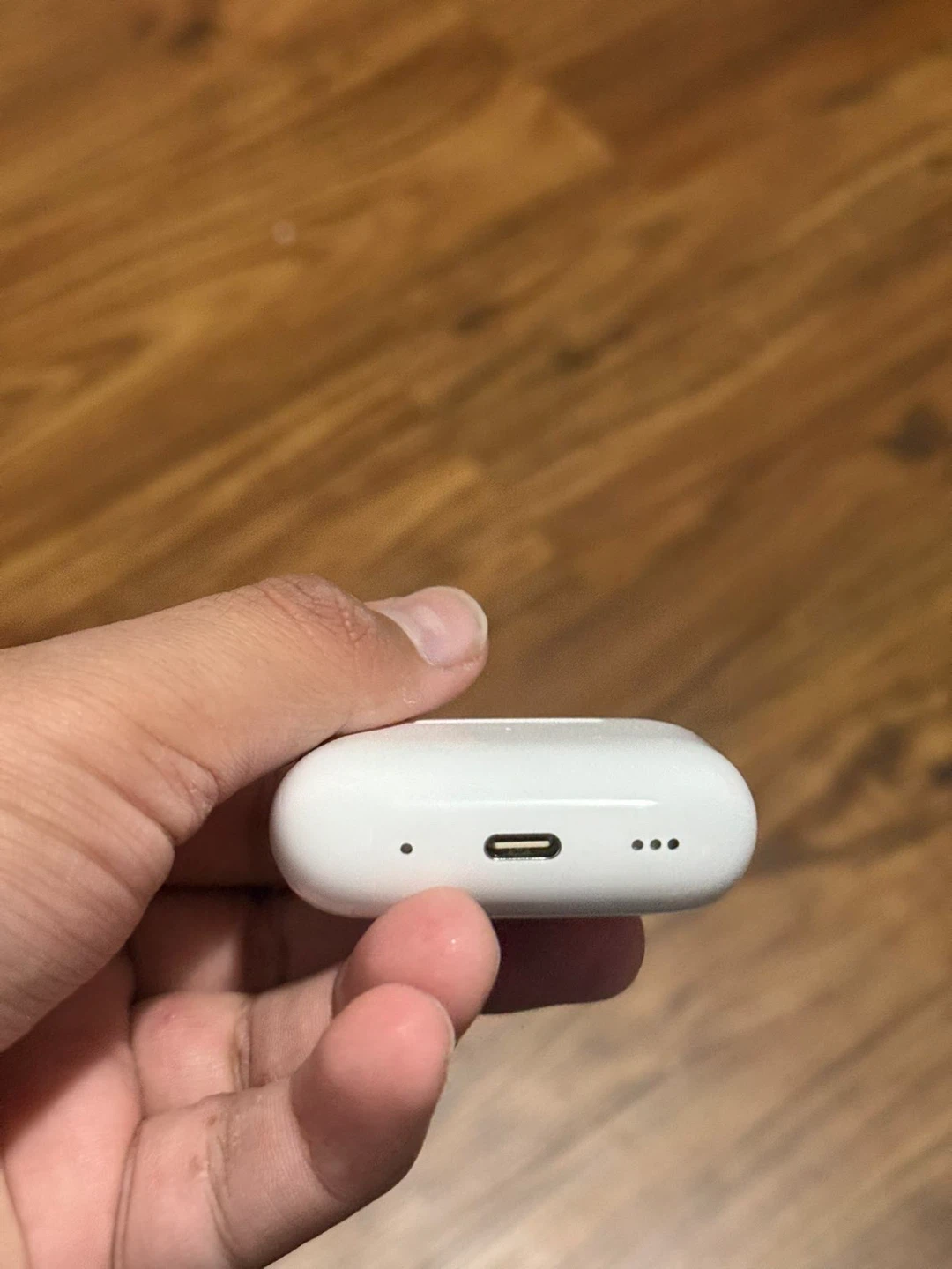 Apple AirPods Pro (2nd Generation) Charging Case - photo 4
