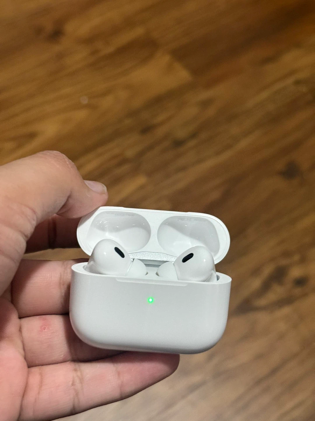 Apple AirPods Pro (2nd Generation) Charging Case - photo 2
