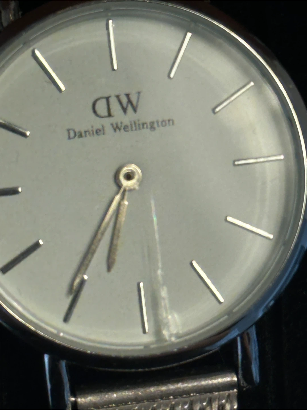 Daniel Wellington Watch with Silver Mesh Band - photo 2