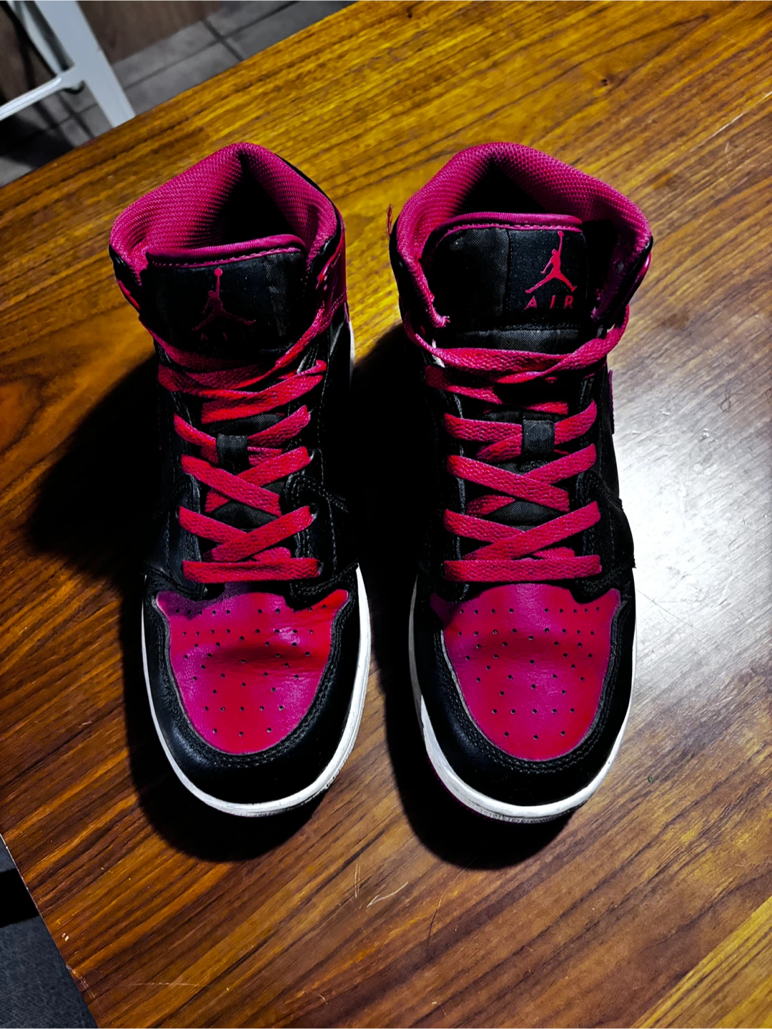Air Jordan 1 Mid SE (GS) Black Red Youth Sneakers Size 5.5Y - photo 2