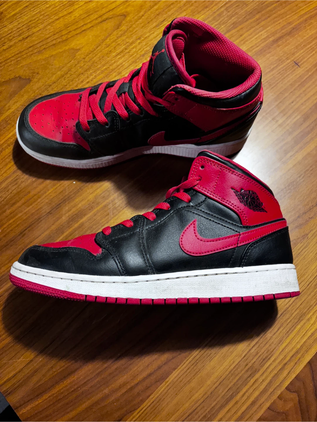 Air Jordan 1 Mid SE (GS) Black Red Youth Sneakers Size 5.5Y