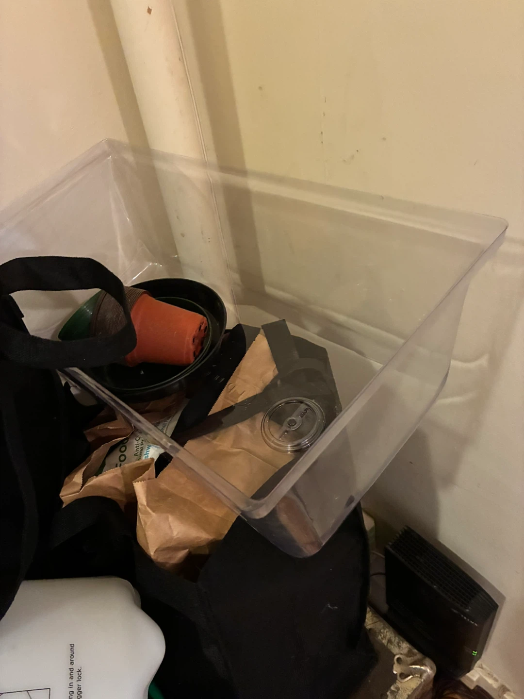 FREE seedling trays, fertilizers, assorted pots - photo 3