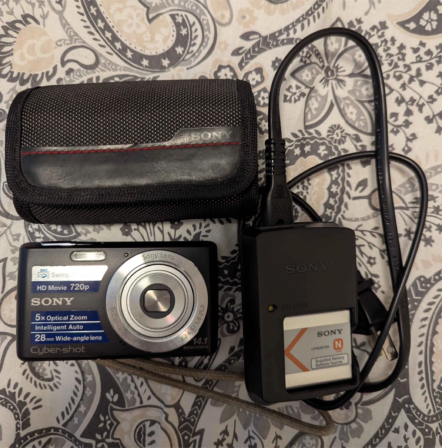 Sony Cyber-shot DSC-W620 14.1MP Digital Camera Black