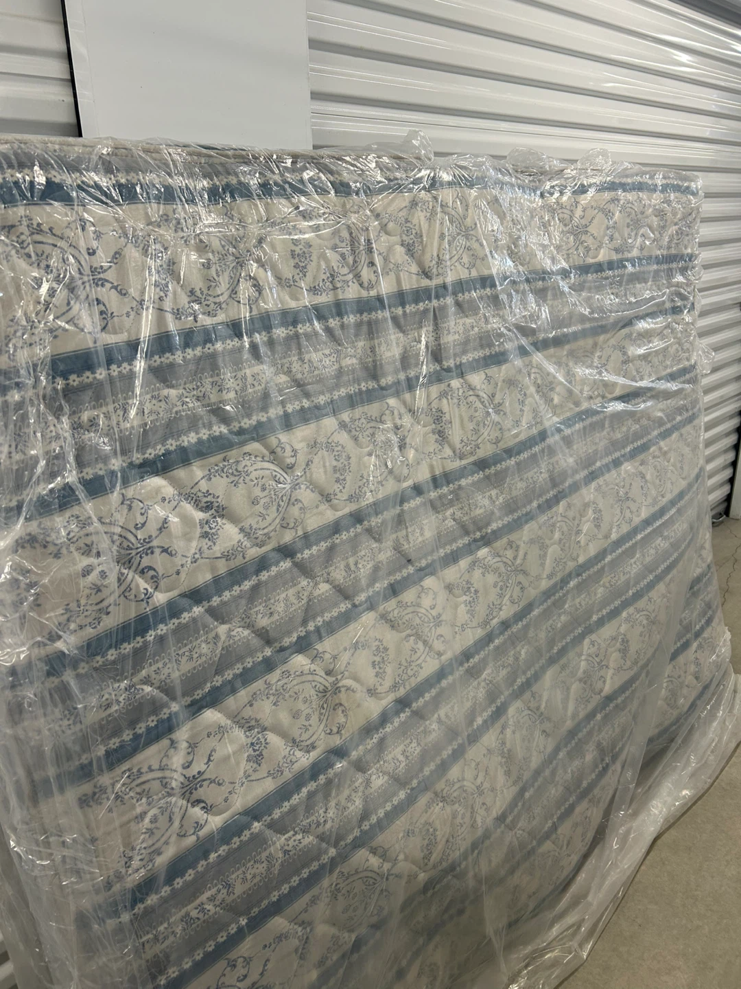 New Queen Mattress with Blue and White Floral Pattern - photo 4