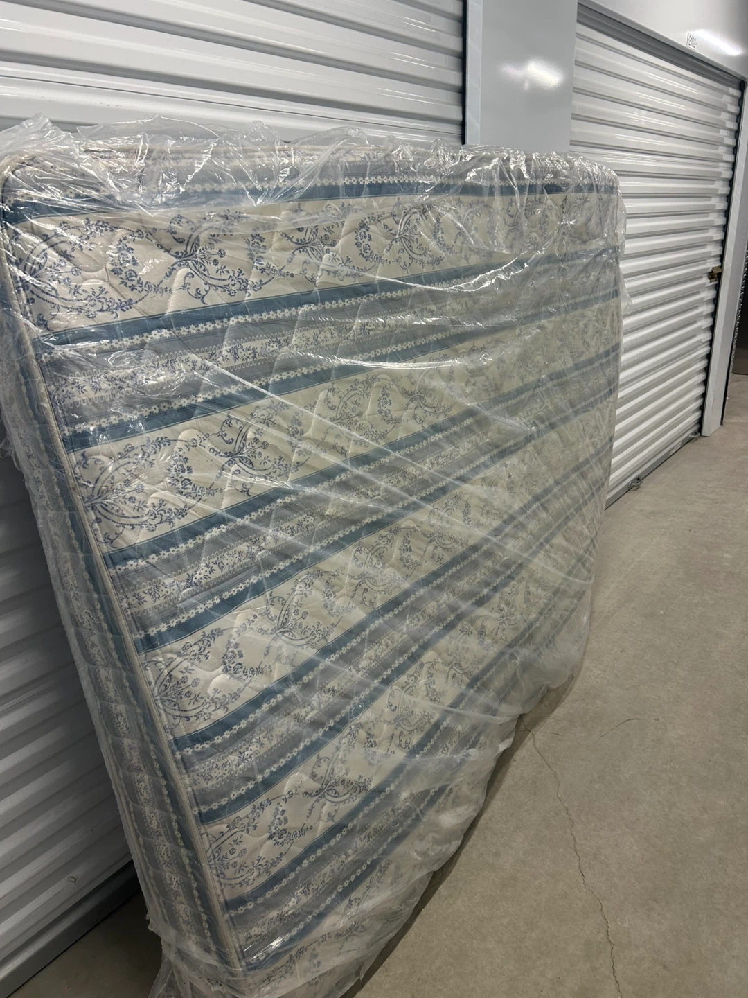 New Queen Mattress with Blue and White Floral Pattern - photo 5