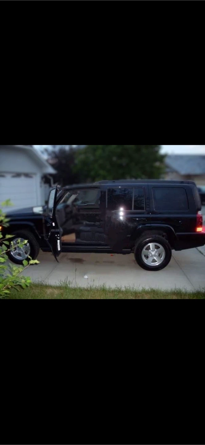Black Jeep Commander 2008 V6