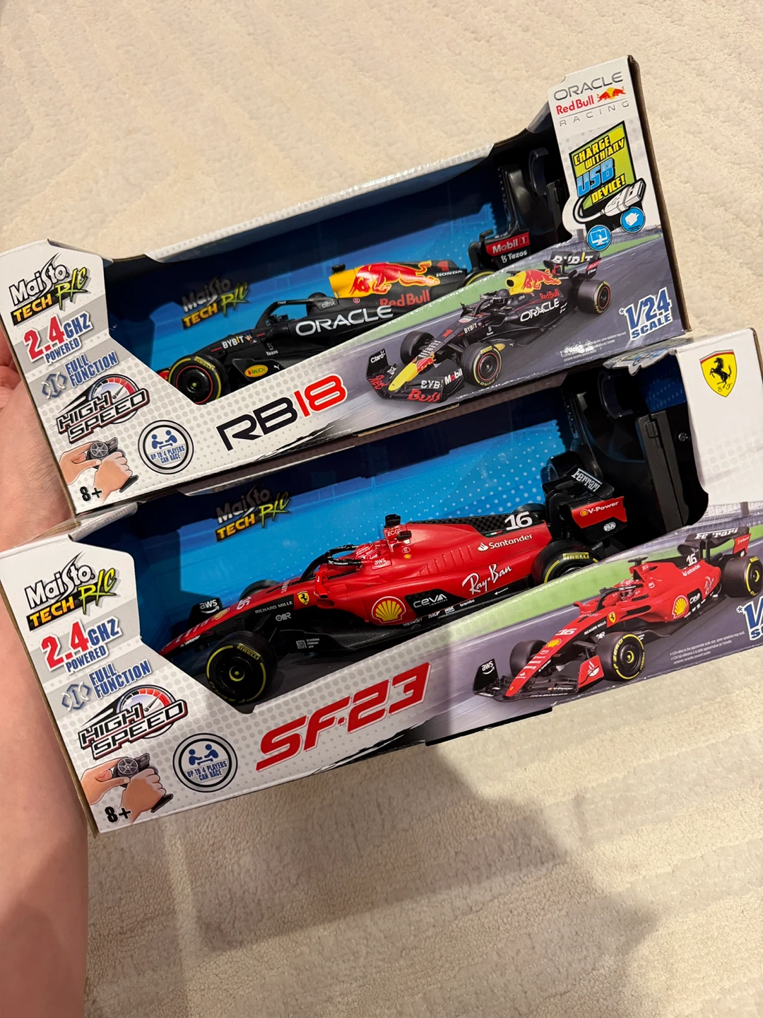 Maisto Tech R/C 1:24 Scale Red Bull RB18 & Ferrari SF-23 F1 Cars - photo 2