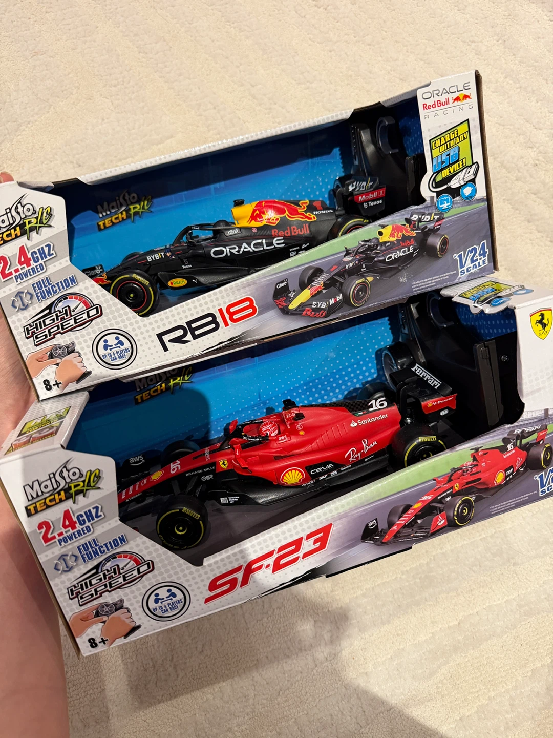 Maisto Tech R/C 1:24 Scale Red Bull RB18 & Ferrari SF-23 F1 Cars