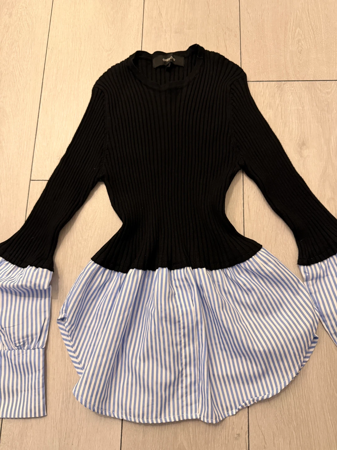 CHE-CHO Black and Blue Striped Knit Top Size L