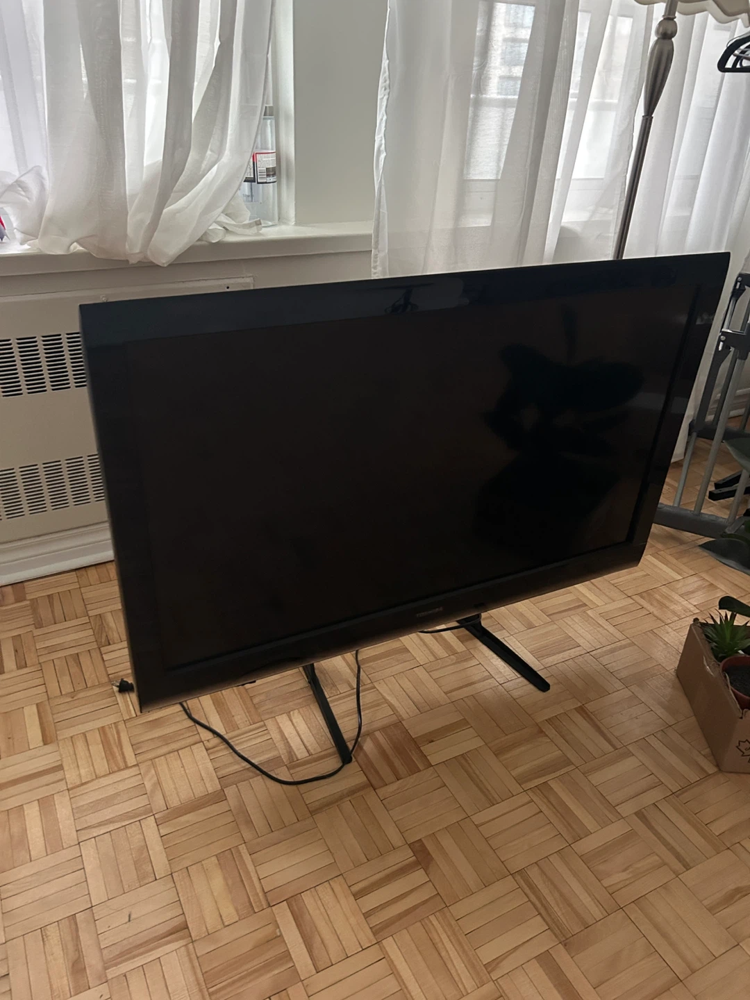 Toshiba Flat Screen Television - photo 2