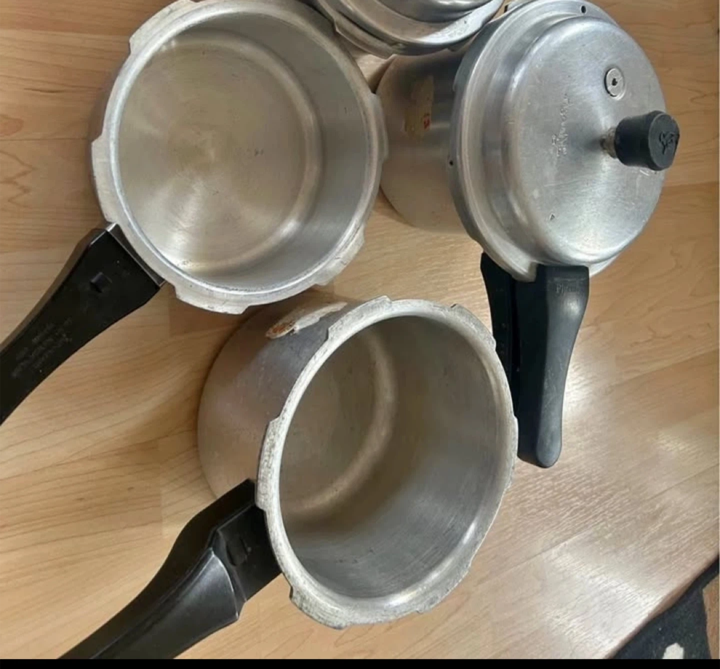 Indian Cookers with Whistle and Lid - photo 3