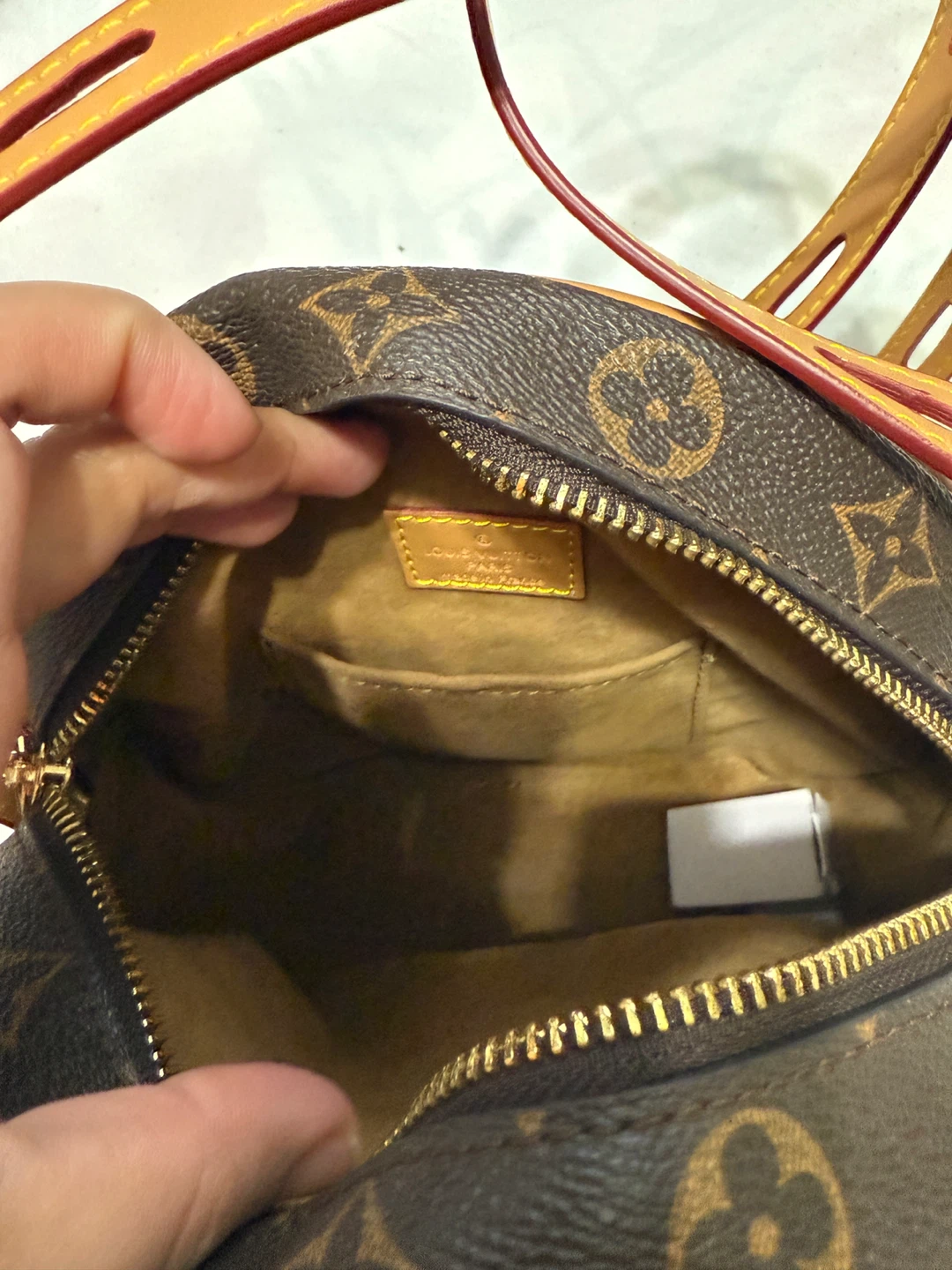 Louis Vuitton Monogram Round Bag - photo 4