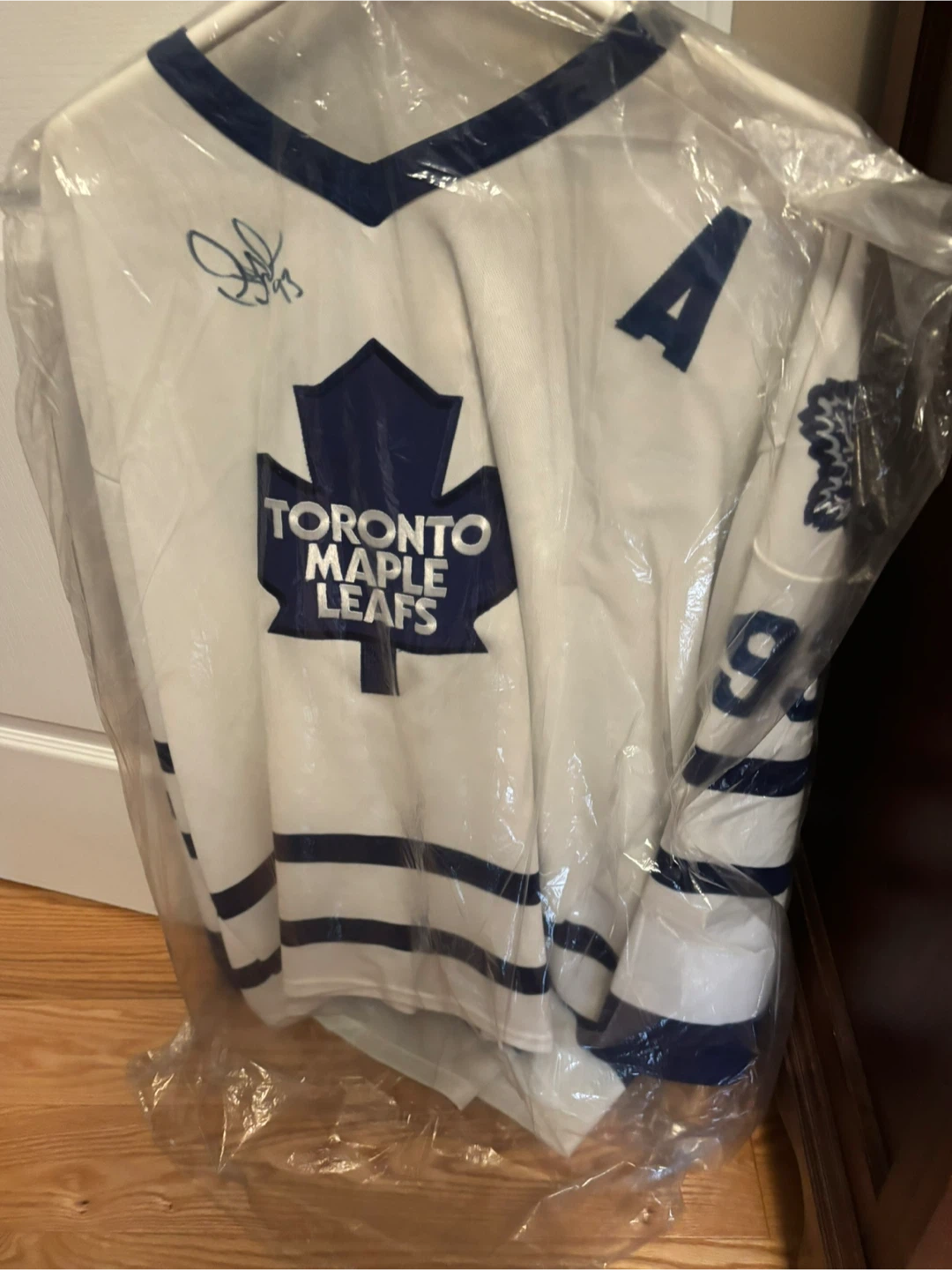 Toronto Maple Leafs Signed Hockey Jersey