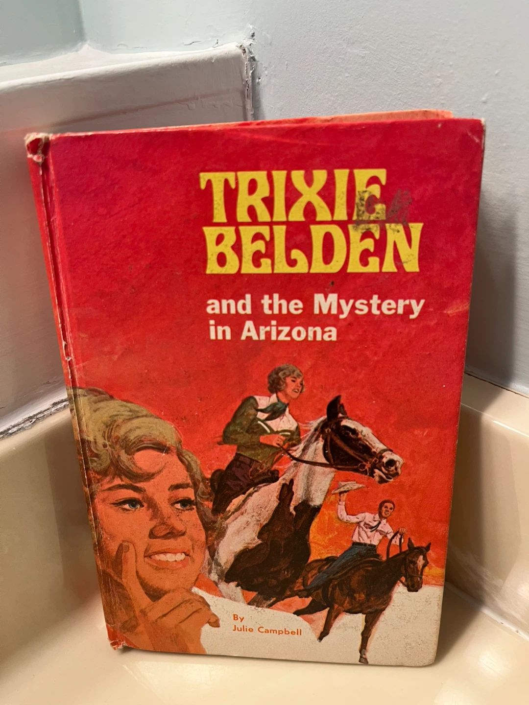 Trixie Belden and the Mystery in Arizona Vintage Book