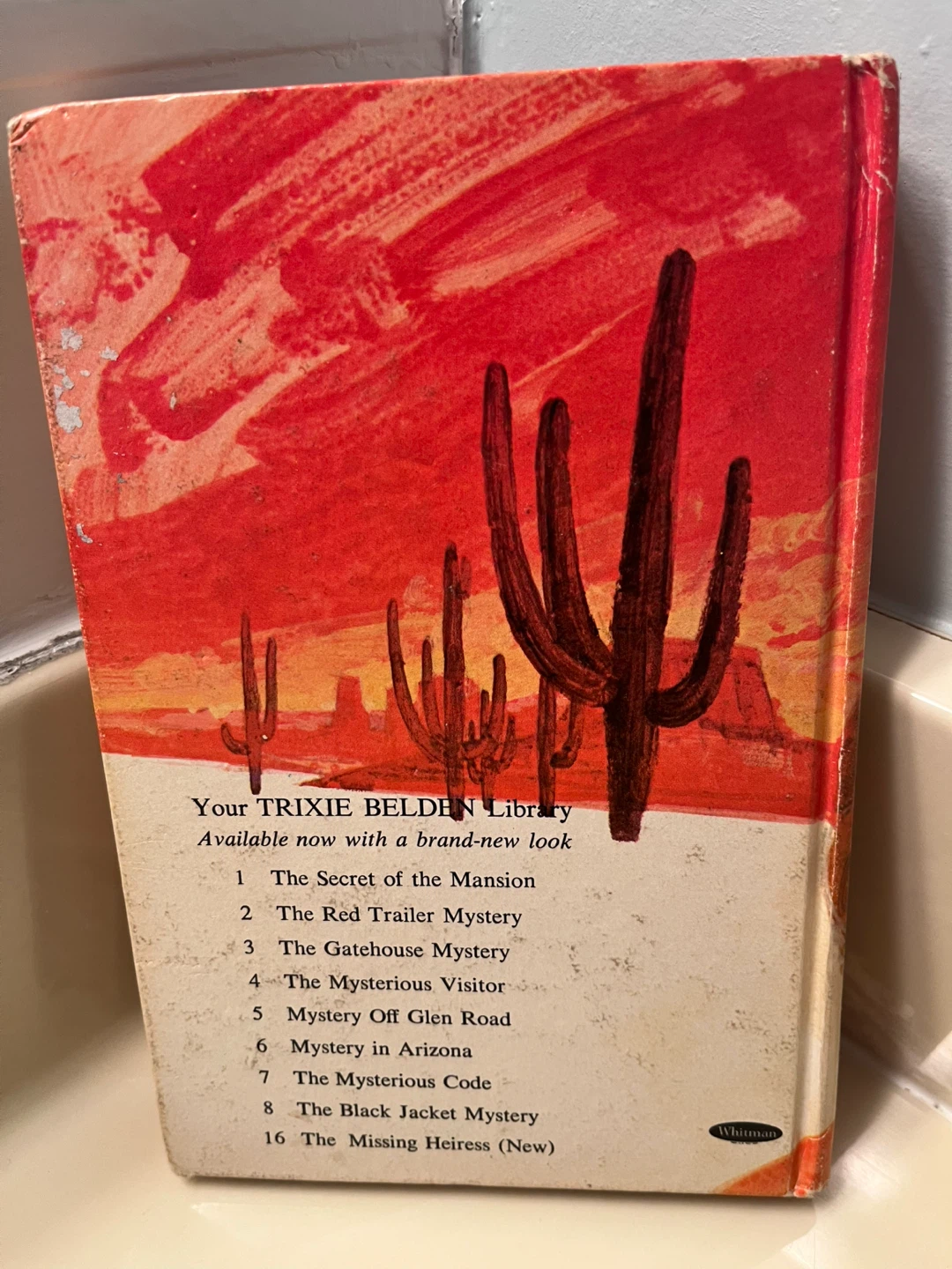 Trixie Belden and the Mystery in Arizona Vintage Book - photo 2
